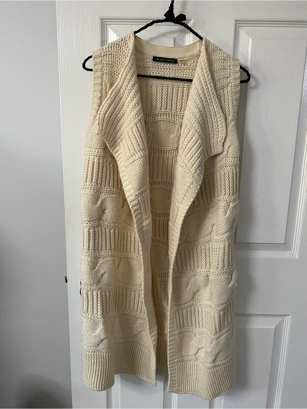Black Tape_ Cream Cable-Knit Sleeveless Long Cardigan Vest
